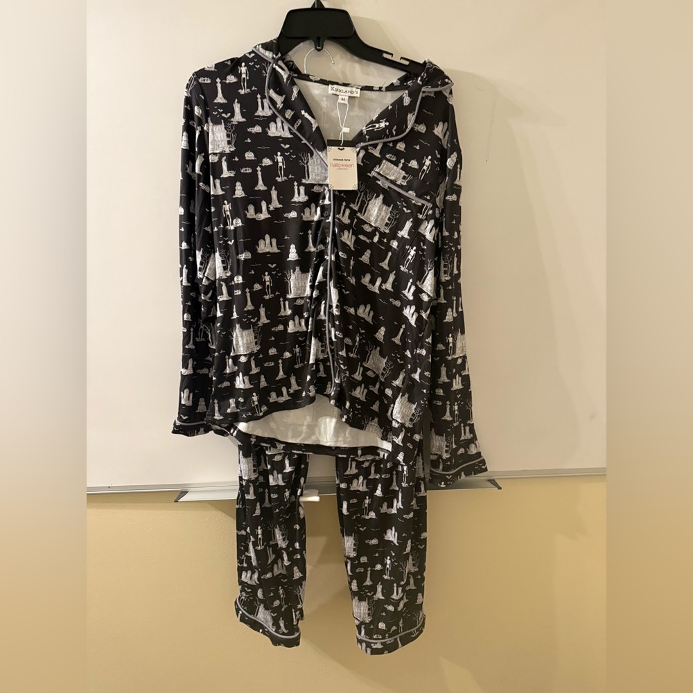 Kirklands Size Medium Spooky Season Pajamas